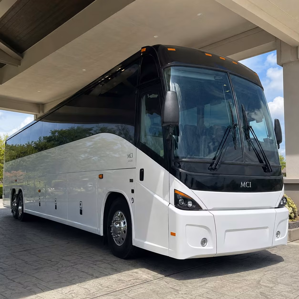 with charterbusrentalmountainviewca com you can offer employees a shuttle benefit that actually competes in silicon valley